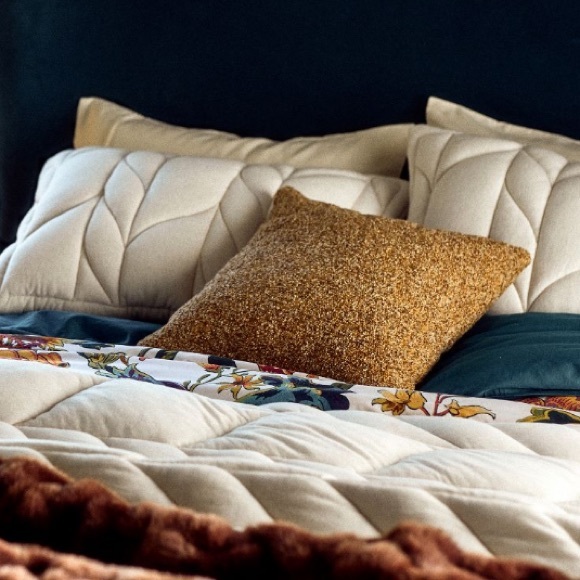 Anthropologie Soft cable Knit Pillow Cover in Cream - Picture 13 of 13